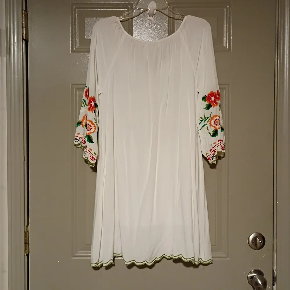 C&C Chic Conection White Dress with Red and Orange Floral Embroidery - Picture 5 of 9